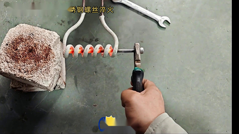 海拓蓝鲸体育高清直播官网入口
：304不锈钢螺丝生产的高效淬火热处理利器