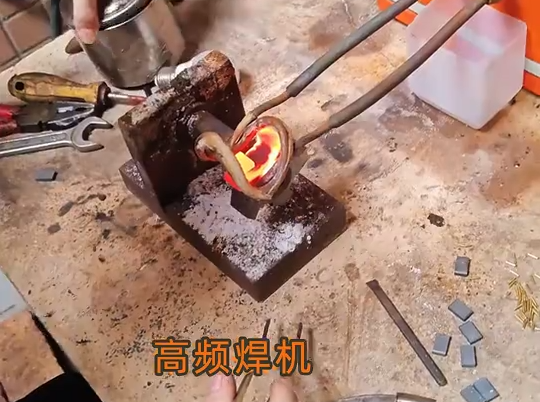 高频焊机在锯齿滚刀合金刀头焊接中具有显著优势